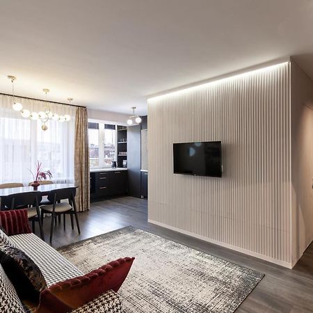 Leogrand Apartments On Svobody Avenue Лвив Екстериор снимка